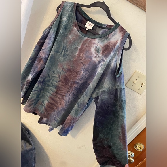 Hayden Cold Shoulder Top - Picture 5 of 6